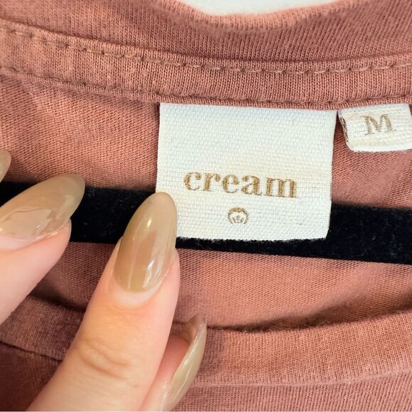 CREAM | Lip Kiss Graphic Tee - Picture 2 of 7